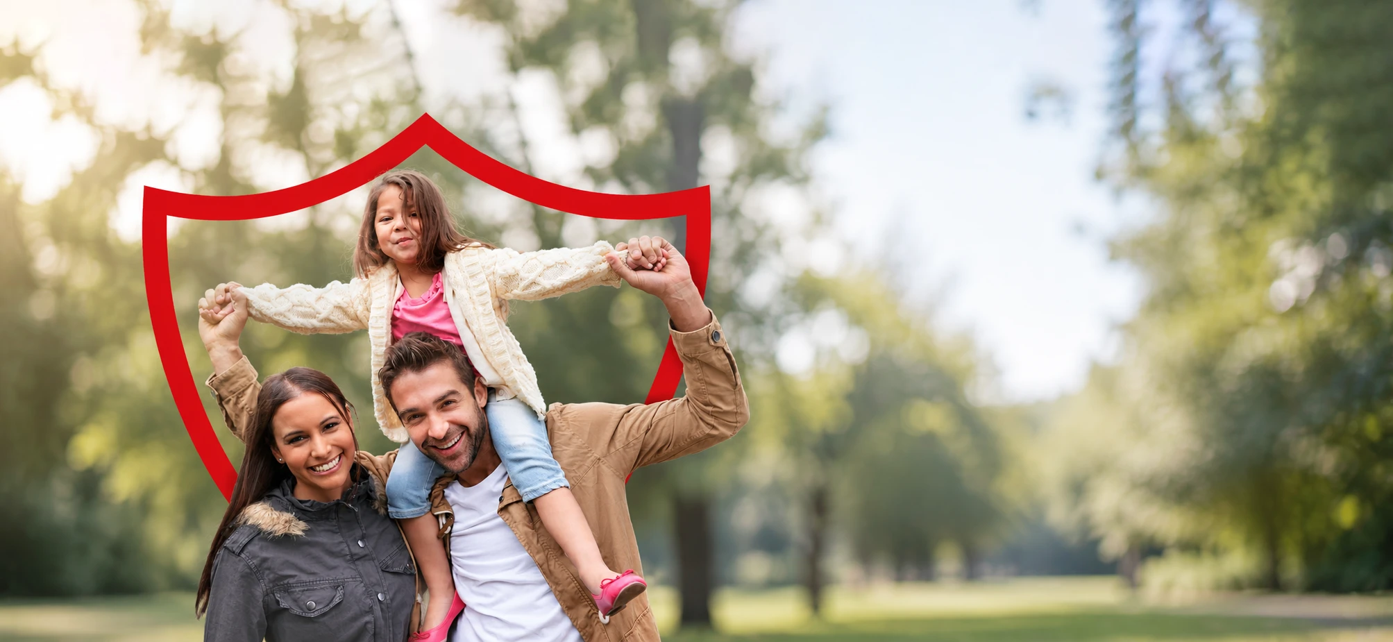 Una familia disfrutando al aire libre, rodeada por un escudo rojo